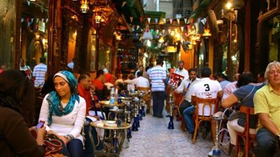 لسه الدنيا بخير، صاحب كافيه يكافئ زبائنه على ترك اللعب والذهاب للصلاة