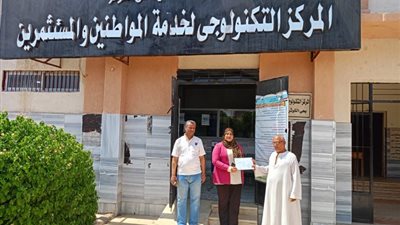 تسليم أول رخصة مباني بعد إلغاء العقد المشهر واختصار الإجراءات في سوهاج