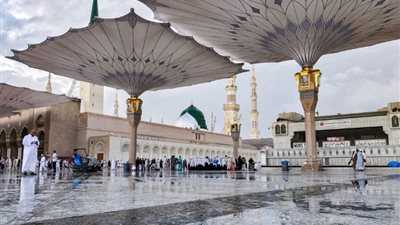 في عز الصيف، أمطار غزيرة وسيول بالمدينة المنورة (فيديو وصور)