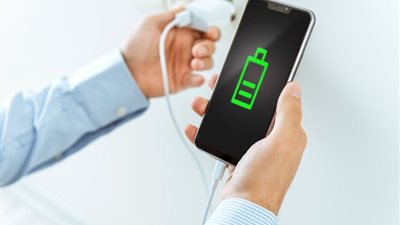 بضغطة واحدة بس، أسرع طريقة لشحن هواتف الآيفون المحمول