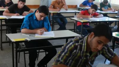 شاهد مٌعلم لغة إنجليزية يوجة رسالة « مهينة» لطالبة