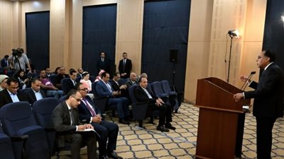 رئيس الوزراء يتابع الخطة الاستثمارية لهيئة «الأوقاف» مع أسامة الأزهري