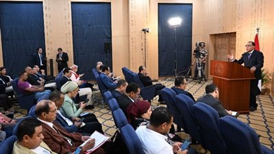 رئيس الوزراء يجيب على 11 استفسارا للصحفيين حول قضايا تشغل الرأي العام