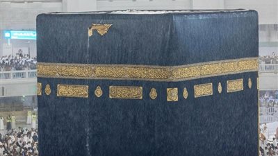 سقوط أمطار غزيرة على مكة المكرمة وبيت الله الحرام (فيديو وصور)