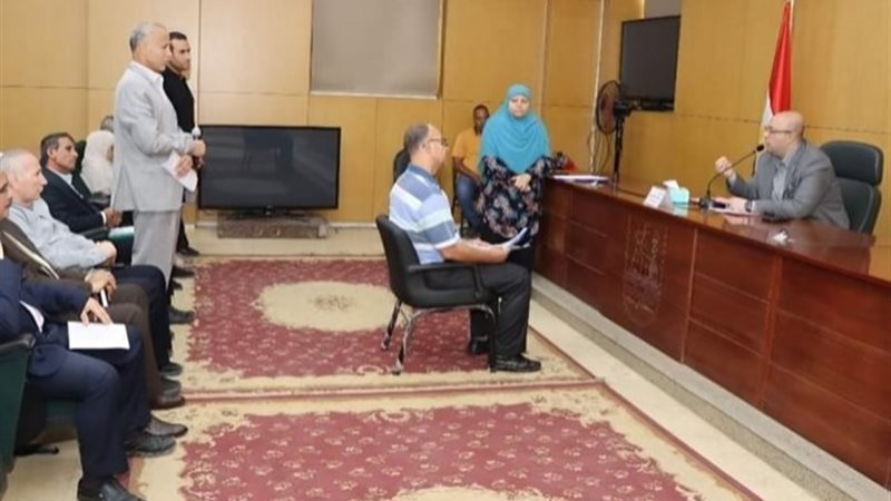 محافظ بني سويف يستمع لشكاوى المواطنين