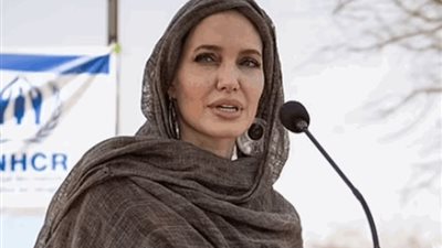 أميرة القلوب، مواقف إنسانية خالدة لـ أنجلينا جولي تلفت الأنظار