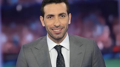 تعرض محمد أبو تريكة لوعكة صحية (صور)