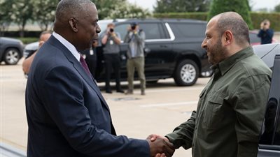 أوستن يلتقي نظيره الأوكراني ويؤكد: مستمرون في الدعم لصد الهجوم الروسي
