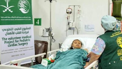 مركز الملك سلمان للإغاثة يجرى 43 عملية جراحية لمرضى المخ والأعصاب في اليمن