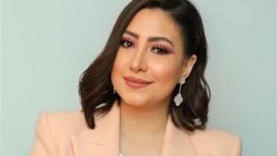 في عيد ميلادها الـ 43، إطلالات ساحرة للمطربة بوسي