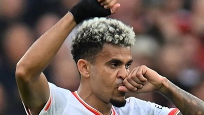 صلاح يصنع ودياز يسجل، ليفربول يتقدم بهدفين على مانسشتر يونايتد (فيديو)