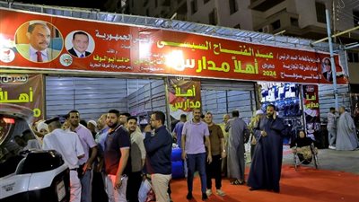 محافظ سوهاج يتفقد معرض أهلا مدارس