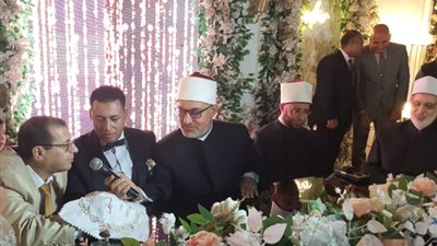 بحضور وزير الأوقاف، المفتي يعقد قران نجل وكيل الأزهر على ابنة عميد كلية الشريعة ( صور)