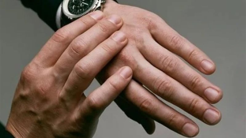 العناية بالأظافر للرجال