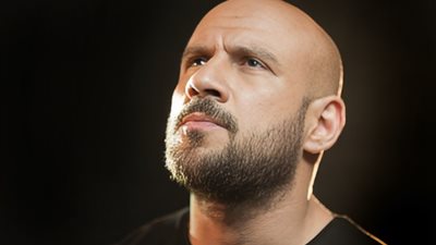 أحمد مكي يفاجئ الجمهور بمسلسل شعبي ويخلع جلباب «الكبير أوي»