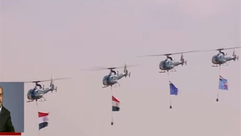 العرض الجوي على هامش معرض مصر الدولي الأول للطيران والفضاء