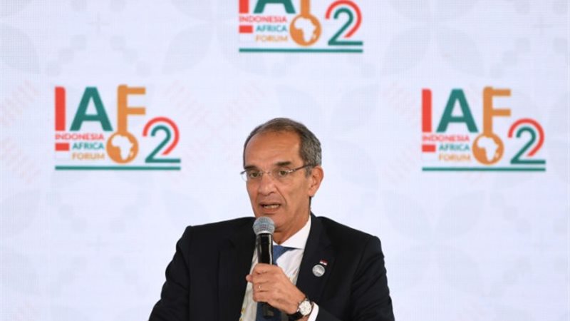 عمرو طلعت وزير الاتصالات وتكنولوجيا المعلومات