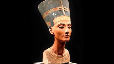 هل حكمت الملكة نفرتيتي مصر؟ زاهي حواس يجيب
