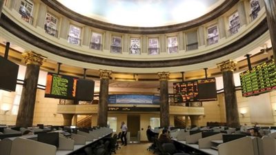 هبوط جماعي لمؤشرات البورصة المصرية بمستهل تعاملات اليوم