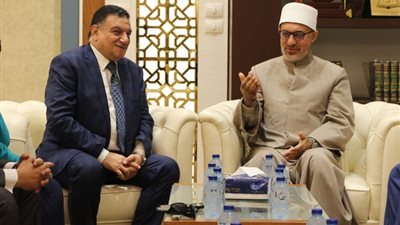 المفتي يبحث مع لجنة الرصد والمقترحات ببيت العائلة المصرية مشاريع بناء الإنسان