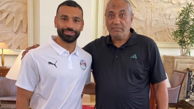 لقاء النجم محمد صلاح مع مكتشف موهبته