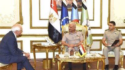 وزير الدفاع يلتقي الممثل الأعلى للسياسة الخارجية والأمنية للاتحاد الأوروبي