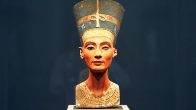 رأس نفرتيتي صاحبة الجمال الخالد، مطالب بالعودة لأحضان الوطن