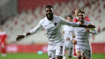 تفاصيل وصول بطاقة بوبيندزا الدولية ضمن صفقة الزمالك الجديدة