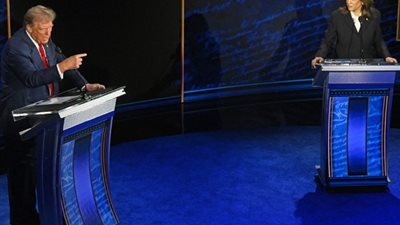 «الحمار تفوق على الفيل».. مناظرة هاريس وترامب في مرمى لغة الجسد