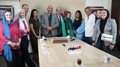 موقع «الجمهور» يُكرم أسرة مسلسل «عمر أفندي» (صور)