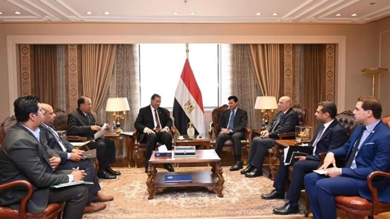 وزير الشباب والرياضة يستقبل محافظ دمياط