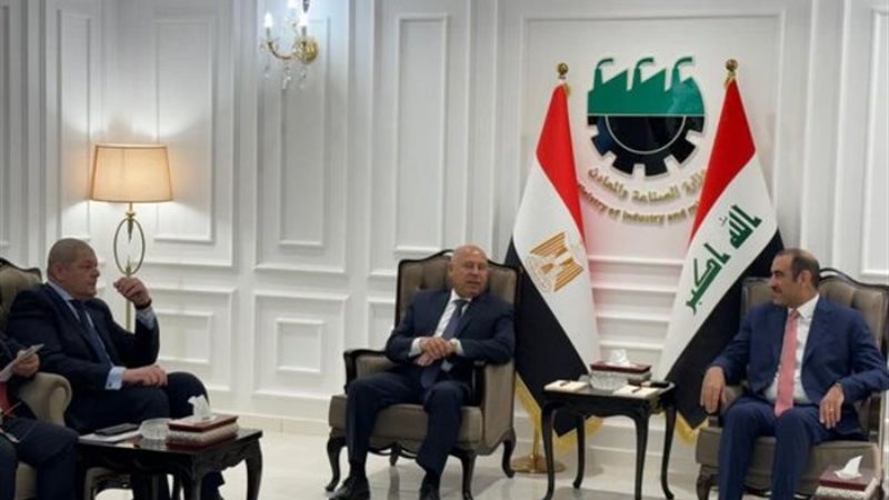 لقاء كامل الوزير مع المسؤولين في العراق