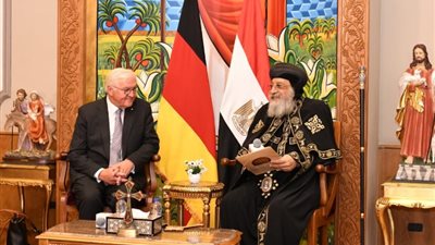 البابا تواضروس الثاني يستقبل الرئيس الألماني في المقر البابوي (صور)