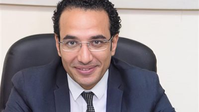 معاون وزير التموين يلتقي 