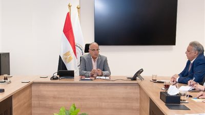 وزير الري يتابع مشروع تحسين المياه بمصرف كيتشنر