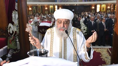 البابا تواضروس يصلي قداس «اليوبيل الذهبي» لكنيسة القديسين بالنزهة