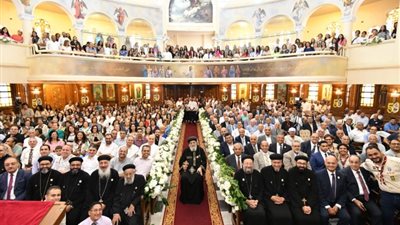 البابا تواضروس يترأس صلاة قداس «اليوبيل الذهبي» لكنيسة الأنبا أنطونيوس بالنزهة (صور)