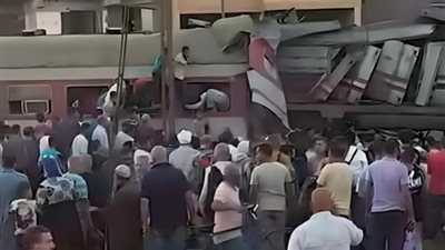 نقل 29 مصابا بحادث تصادم قطارين بالزقازيق إلى المستشفيات