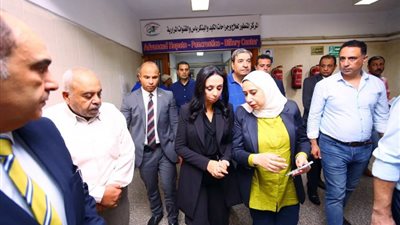 وزيرة التضامن تزور مصابي حادث تصادم قطارين بالشرقية