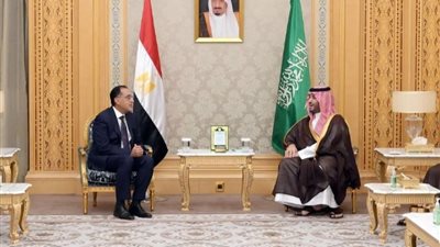 محمد بن سلمان يشيد بدور العمالة المصرية في النهضة السعودية