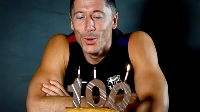 احتفالًا بـ 100 مباراة، ليفاندوفسكي يتفوق على تاريخ برشلونة