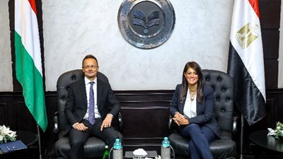 وزيرة التخطيط ووزير الخارجية المجري يبحثان سبل تعزيز الاستثمار المشترك