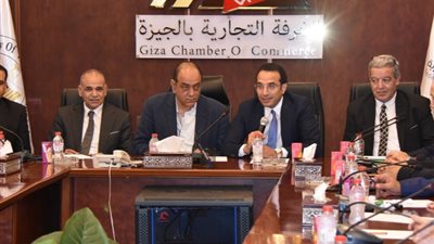 تجارية الجيزة والتموين يبحثان وضع مخطط لتأمين صحى شامل لكافة البدالين