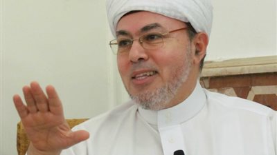 صلاح التيجاني، اشتهر بـ«التصوف» و«اعتلى التريند» بسبب فتاة روسية