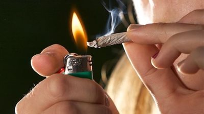 حين يتحول المنزل لساحة خطر، «الحشيش» يقود رضيعة إيطالية للمستشفى