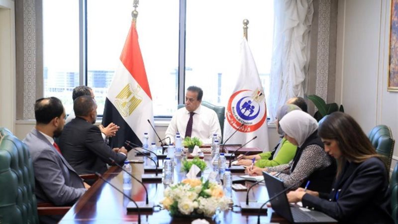 اجتماع وزير الصحة
