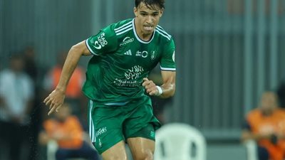 فيجا يتقدم لصالح الأهلي أمام ضمك بالدوري السعودي (فيديو)