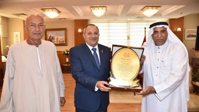 محافظ بورسعيد يستقبل نقيب الفلاحين بشرق الإقليم لبحث مطالب المزارعين