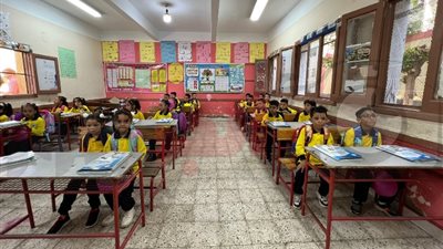تقليل الكثافات ومد فترة الدراسة، المدارس تستقبل الطلاب بإجراءات جديدة