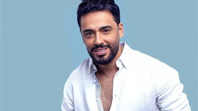 رامي جمال يستعيد ذكريات الطفولة بصورة على 